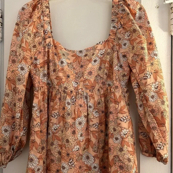 Such a cute dress! Peach floral perfect for summer and a vacation! - Picture 6 of 8